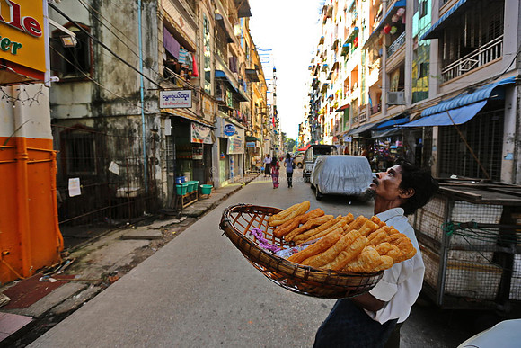 Yangon dough fritter pedlar
