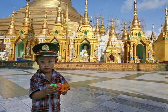 Yangon Shwedagon Pagoda boy