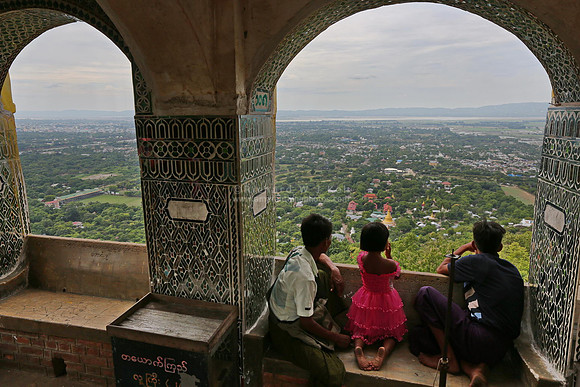Mandalay hill children viewing scenery from archway