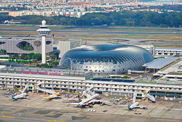 06 7R33055-Jewel Changi Airport