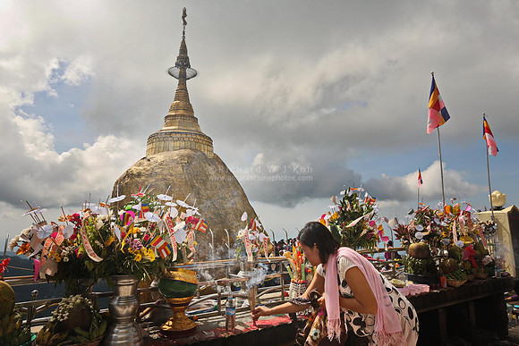 Kyaikhtiyo Full Moon Festival