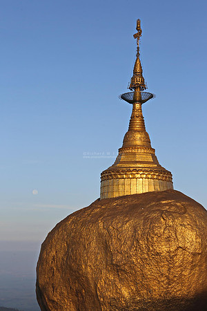Kyaikhtiyo Full Moon Festival
