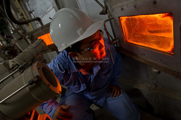 Waste incinerator observation port